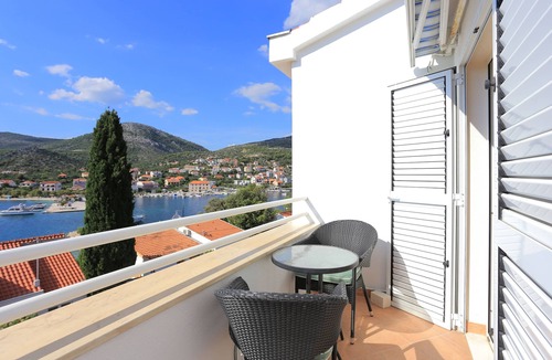 Seget Vranjica Apartment | One bedroom apartment near beach Seget Vranjica, Trogir (A-13771-c)