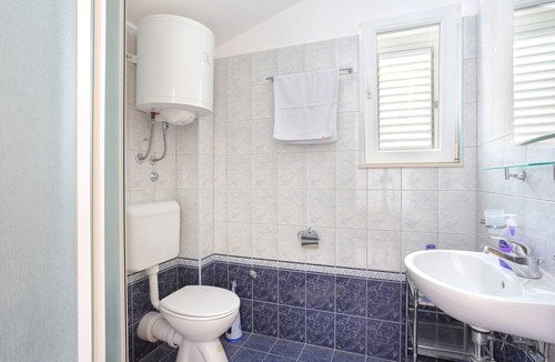 Seget Vranjica Apartment | One bedroom apartment near beach Seget Vranjica, Trogir (A-13771-c)