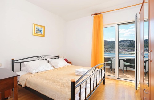 Seget Vranjica Apartment | One bedroom apartment near beach Seget Vranjica, Trogir (A-13771-c)