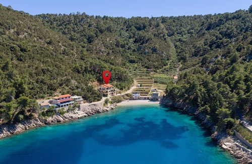 Bogomolje Apartment | One bedroom apartment near beach Cove Mala Pogorila, Hvar (A-27650-d)
