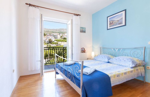 Podstrana Apartment | One bedroom apartment near beach Podstrana, Split (A-16829-b)
