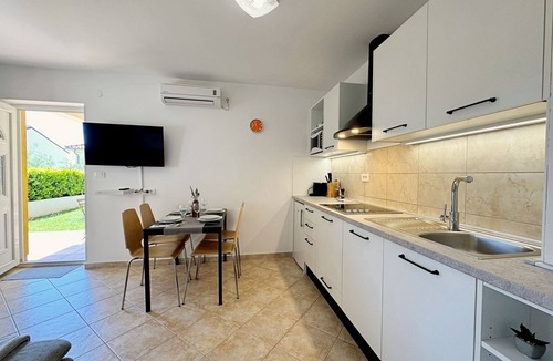 Cizici Apartment | One bedroom apartment with terrace Čižići, Krk (A-22046-a)
