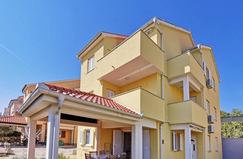 Cizici Apartment | One bedroom apartment with terrace Čižići, Krk (A-22046-a)