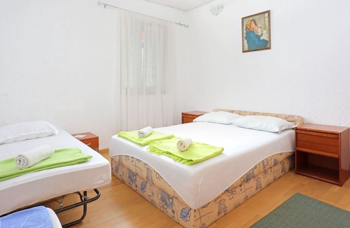 Dugi Rat Apartment | One bedroom apartment with terrace Orij, Omiš (A-7534-b)