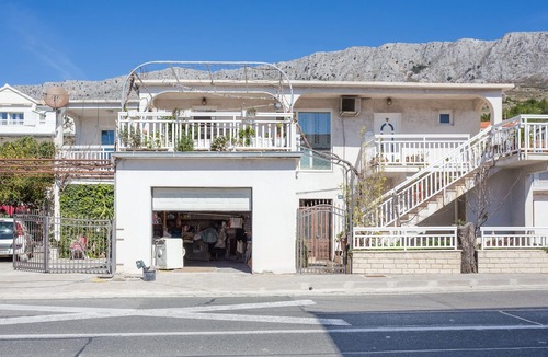 Dugi Rat Apartment | One bedroom apartment with terrace Orij, Omiš (A-7534-b)