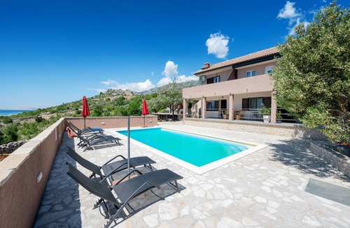 Lukovo Sugarje Apartment | One bedroom apartment with a swimming pool Lukovo Šugarje, Karlobag (A-24896-b)