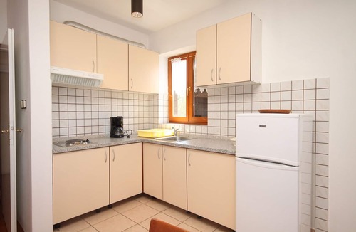 Kukljica Apartment | One bedroom apartment near beach Cove Kunčabok, Ugljan (A-8255-a)