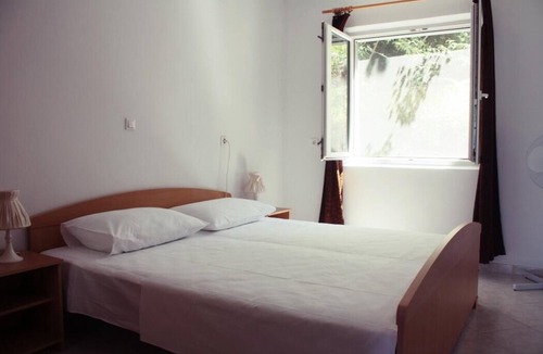 Lumbarda Apartment | One bedroom apartment with balcony and sea view Lumbarda, Korčula (A-17611-c)