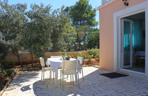 Lumbarda Apartment | One bedroom apartment with terrace and sea view Lumbarda, Korčula (A-9271-c)