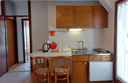 Zelenka Apartment | One bedroom apartment with balcony and sea view Makarska (A-22633-c)