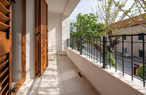 Dugis Apartment | One bedroom apartment with balcony Makarska (A-25823-c)
