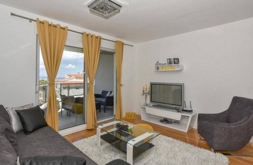 Bidol Apartment | One bedroom apartment with balcony and sea view Makarska (A-27490-b)