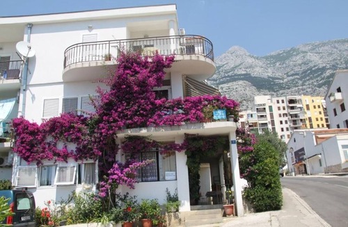 Gorinka Apartment | One bedroom apartment with balcony and sea view Makarska (A-27979-b)