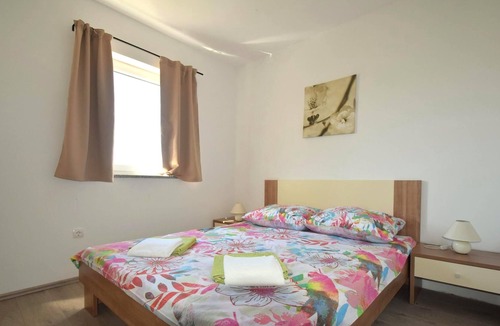 Malinska Apartment | One bedroom apartment with balcony Malinska, Krk (A-19372-b)