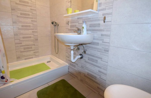 Malinska Apartment | One bedroom apartment with balcony Malinska, Krk (A-19372-b)