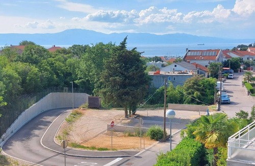 Malinska Apartment | One bedroom apartment with terrace and sea view Malinska, Krk (A-21669-a)