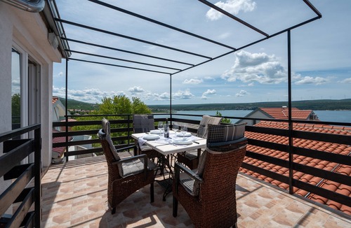 Krusevo Apartment | One bedroom apartment with terrace and sea view Gornji Karin, Novigrad (A-23985-b)