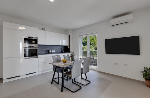 Podgora Apartment | One bedroom apartment with terrace and sea view Podgora, Makarska (A-18920-c)