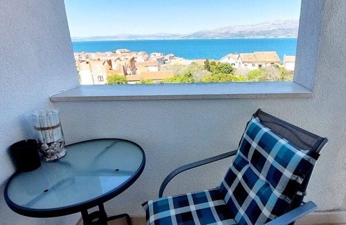 Postira Apartment | One bedroom apartment with balcony and sea view Postira, Brač (A-21203-a)