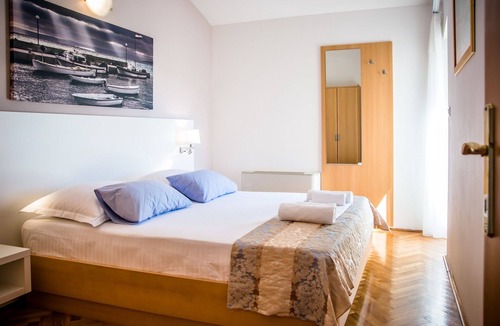 Promajna Apartment | One bedroom apartment with terrace Promajna, Makarska (A-20883-e)