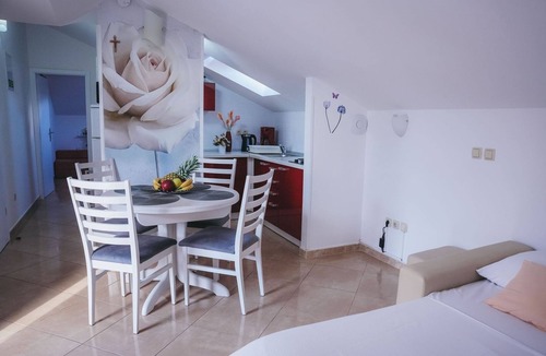 Promajna Apartment | One bedroom apartment with balcony and sea view Promajna, Makarska (A-21101-c)