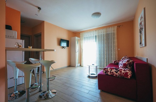Promajna Apartment | One bedroom apartment with a swimming pool Promajna, Makarska (A-6849-d)