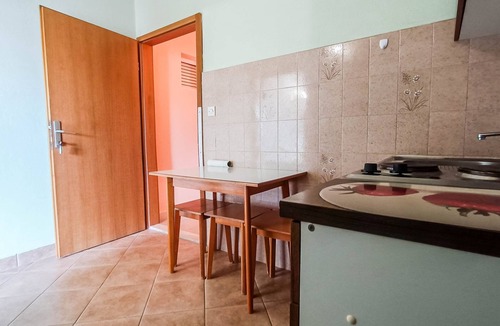Promajna Apartment | One bedroom apartment near beach Promajna, Makarska (A-23184-e)