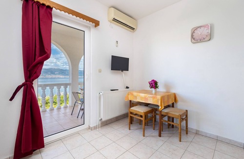 Slatine Apartment | One bedroom apartment near beach Arbanija, Čiovo (A-19527-a)