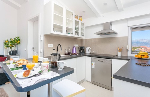 Slatine Apartment | One bedroom apartment with air-conditioning Slatine, Čiovo (A-23395-a)