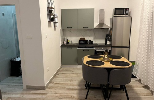 Municipality of Trogir Apartment | One bedroom apartment with terrace and sea view Slatine, Čiovo (A-9433-e)