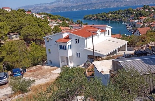 Splitska Apartment | One bedroom apartment with terrace and sea view Splitska, Brač (A-21974-a)