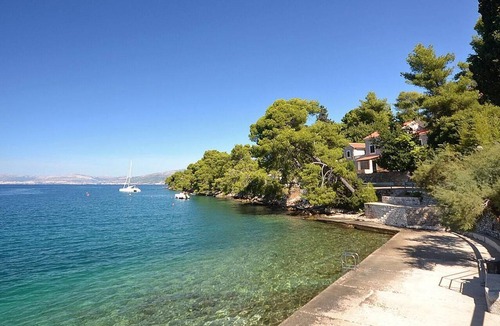 Splitska Apartment | One bedroom apartment with terrace and sea view Splitska, Brač (A-21974-a)