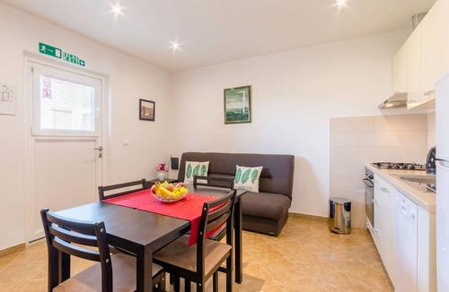 Supetar Apartment | One bedroom apartment with terrace Supetar, Brač (A-16294-a)