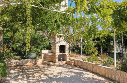 Vinisce Apartment | One bedroom apartment near beach Vinišće, Trogir (A-4288-b)