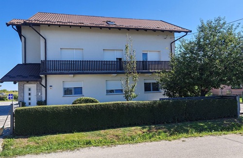 Vrbovec Apartment | One bedroom apartment with air-conditioning Vrbovec, Prigorje (A-22922-b)