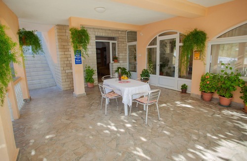 Metajna Apartment | One bedroom apartment near beach Metajna, Pag (A-6522-i)