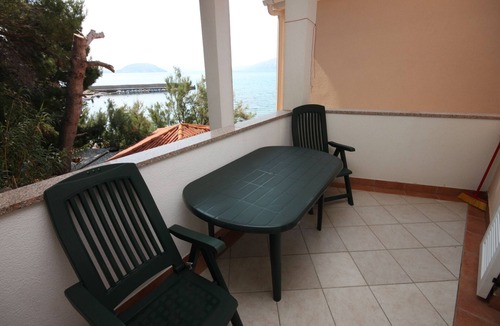 Kustici Apartment | One bedroom apartment near beach Zubovići, Pag (A-6356-e)
