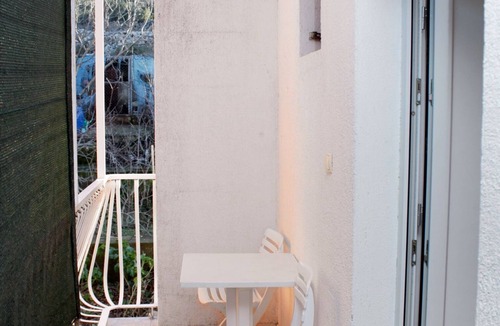 Vinisce Apartment | One bedroom apartment near beach Vinišće, Trogir (A-5982-b)