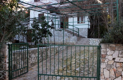 Vinisce Apartment | One bedroom apartment near beach Vinišće, Trogir (A-5982-b)
