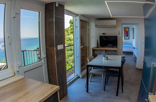 Pisak Apartment | One bedroom apartment near beach Pisak, Omiš (A-18610-a)