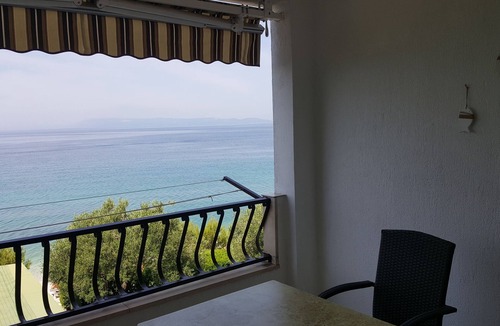 Tucepi Apartment | One bedroom apartment near beach Tučepi, Makarska (A-2699-b)