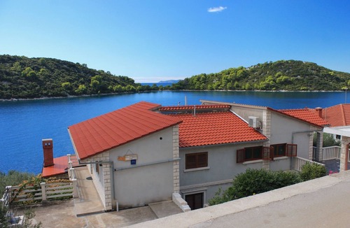 Blato Apartment | One bedroom apartment near beach Karbuni, Korčula (A-9308-c)