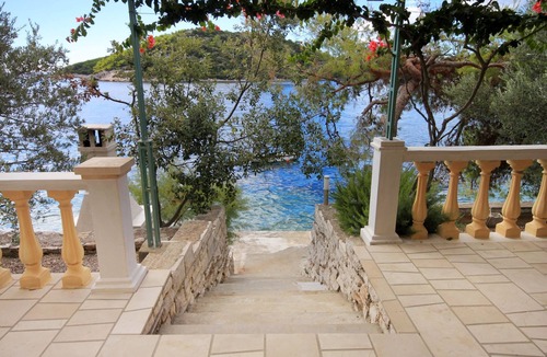 Blato Apartment | One bedroom apartment near beach Karbuni, Korčula (A-9308-c)