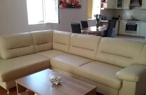 Kali Apartment | One bedroom apartment near beach Cove Mala Lamjana, Ugljan (A-16481-a)