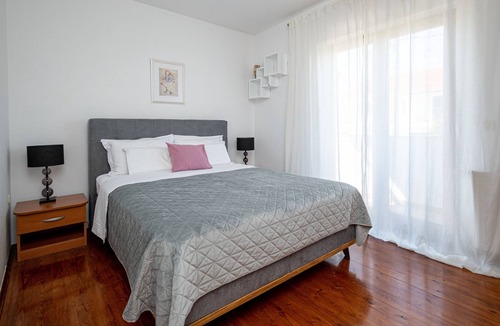 Kraj Apartment | One bedroom apartment near beach Tkon, Pašman (A-6262-c)