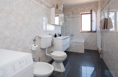 Kraj Apartment | One bedroom apartment near beach Tkon, Pašman (A-6262-c)