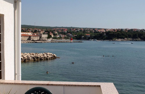 Krk Apartment | One bedroom apartment near beach Krk (A-5400-a)