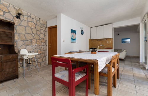 Tice Apartment | One bedroom apartment near beach Nemira, Omiš (A-2782-e)