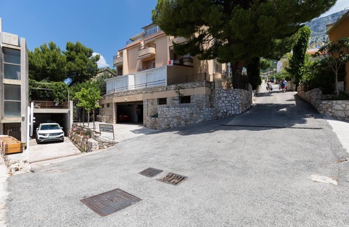 Tice Apartment | One bedroom apartment near beach Nemira, Omiš (A-2782-e)