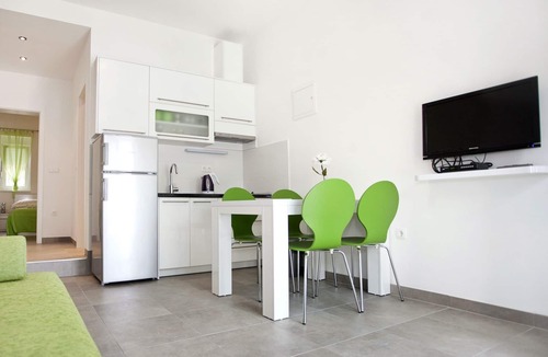 Duce Apartment | One bedroom apartment near beach Duće (Omiš) (A-10304-c)